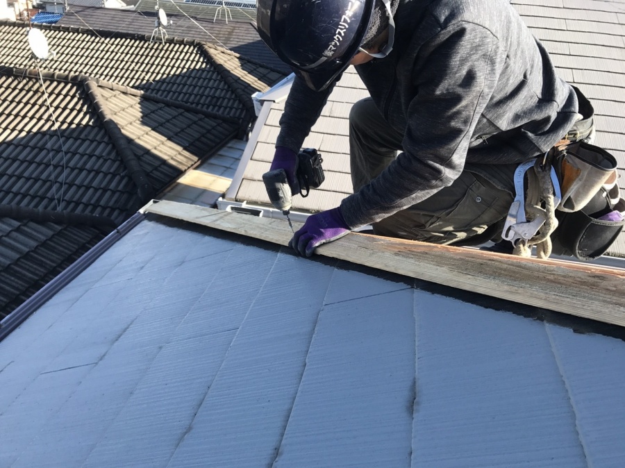 新しい下地の木「貫板」の設置