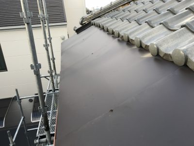 庇板金葺き替え　板金施工