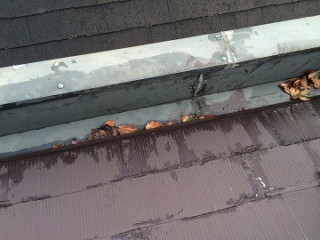 雨漏り調査　下屋根の調査　水切り板金