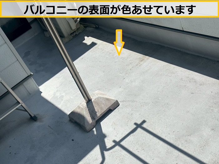 箕面市｜2階バルコニーのFRP防水から雨漏り！専門業者が原因を無料診断・徹底調査！