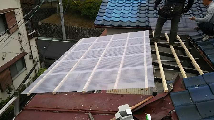 新しい波板を施工