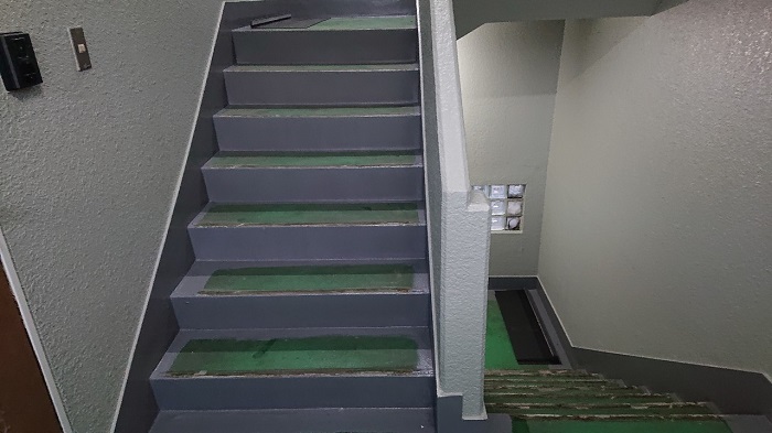 豊中市共用階段の下地処理完了