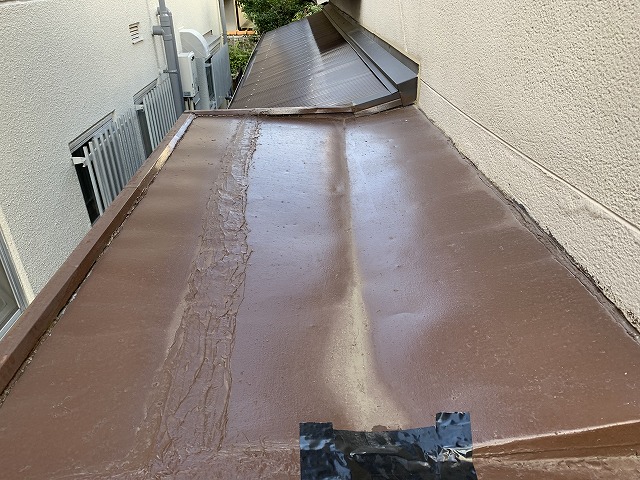 雨漏りした庇屋根