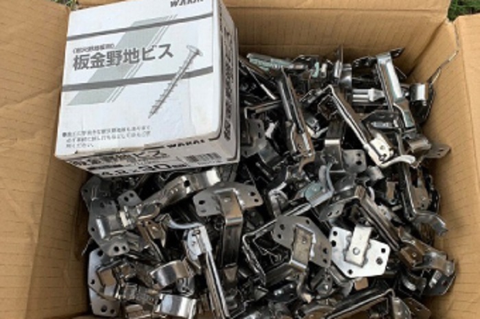 ステンレス製の金具