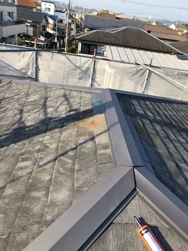 高槻市｜スレート屋根の寿命は？築20年以上のメンテナンス方法を徹底解説
