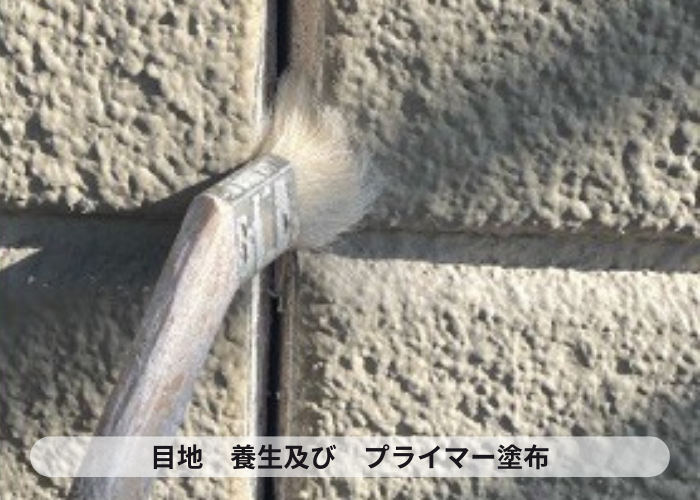 大阪市での外壁ＡＬＣの目地補修でプライマー塗布