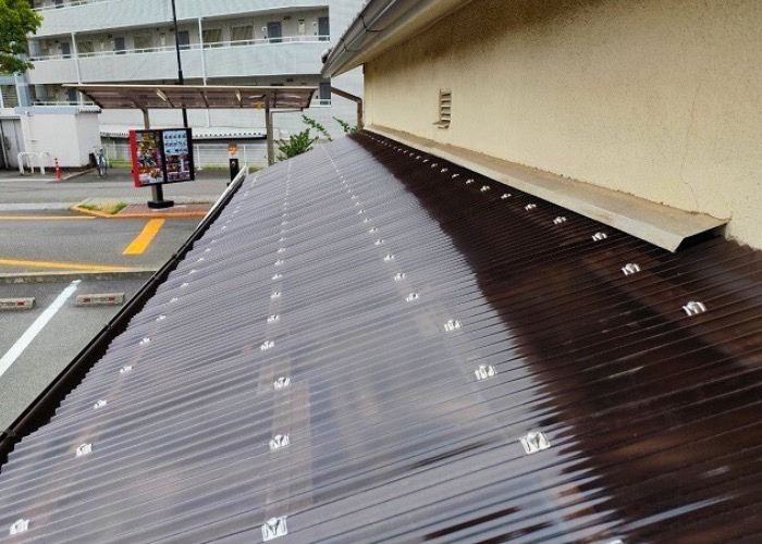 高槻市　ストックヤードの波板交換を行った後の様子