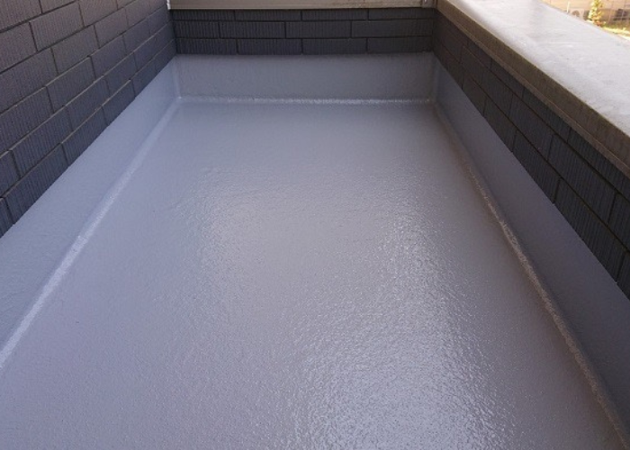 茨木市　バルコニーのＦＲＰ防水メンテナンス工事を行なった後の様子
