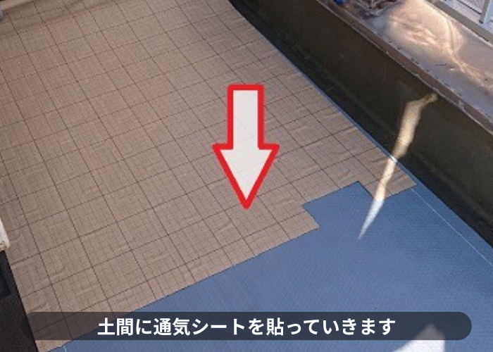 大阪市バルコニーへの防水工事としてウレタン防水通気緩衝工法を行う現場で通気シート貼り