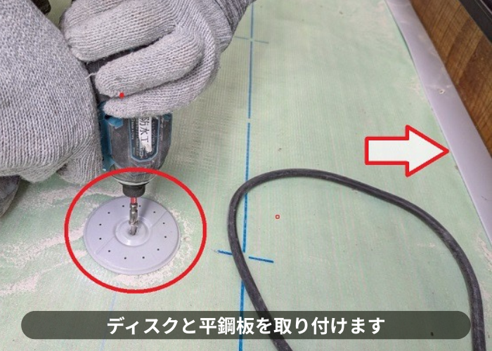 大阪市　ハウスメーカー戸建てのバルコニーへ塩ビシート防水機械固定工法を行う現場で下地作業