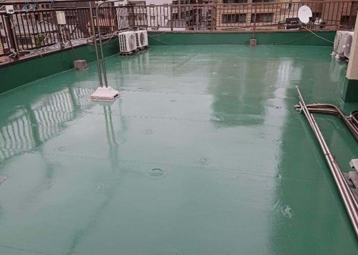 茨木市の屋上でゴムシート防水のメンテナンスを行った後の様子