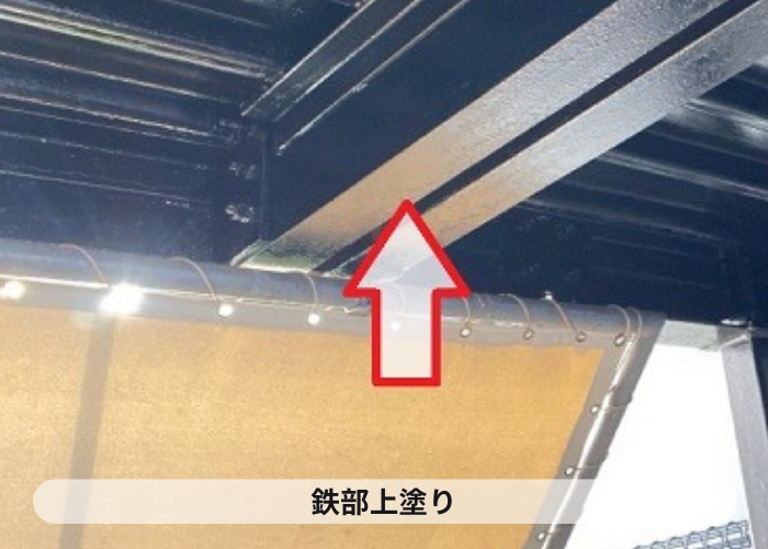 茨木市のテナントで鉄骨階段の部分塗装工事で上塗り
