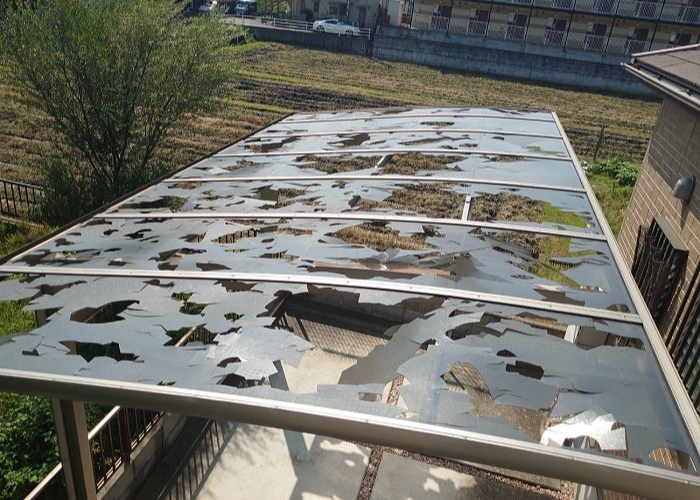 吹田市でカーポート屋根の交換を行う前の様子