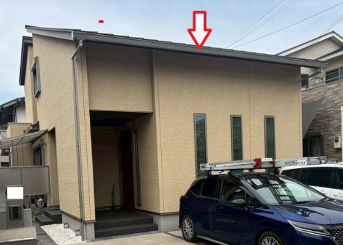 茨木市でエスロンVM１２０Ⅱを用いて住宅用の軒樋交換を行う前の様子