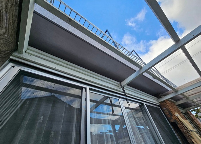 池田市でモルタル製の軒天をケイカル板へ交換する補修を行う後の様子