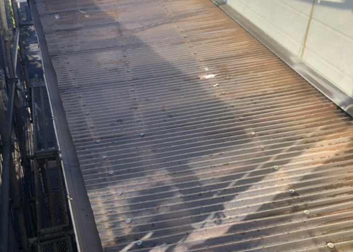 波板交換をする前の様子