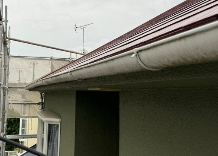 雨樋工事で塩ビ鋼板雨樋へ交換する前の様子