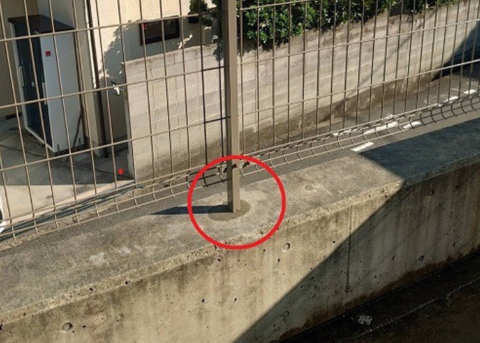 高槻市　庭の変形したフェンスの部分補修を行った後の様子