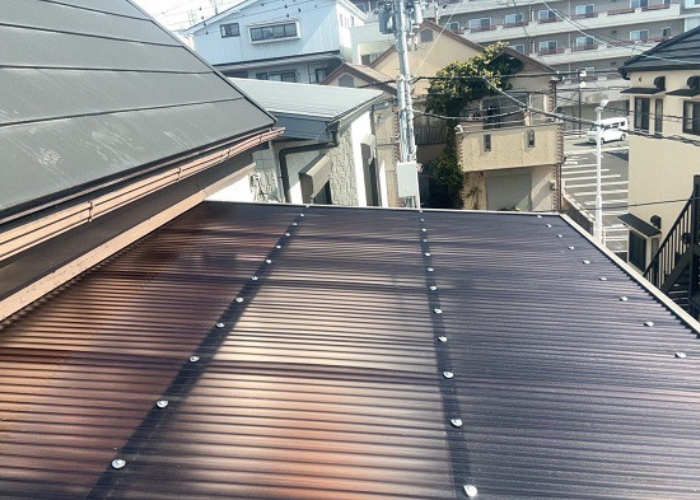 2階バルコニー屋根の波板貼り替えを足場なしで行った後の様子