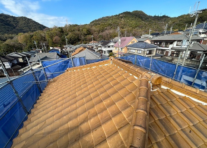 茨木市で強力棟を用いた棟瓦積み替え修理を行う前の様子