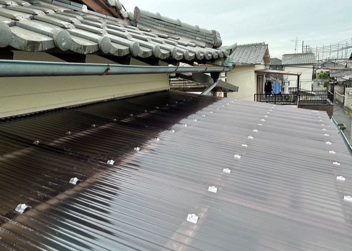 豊中市で2階ストックヤードの波板を交換した後の様子