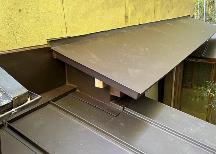 茨木市で庇屋根の貼り替えを行った後の様子