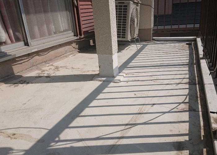 池田市で膨れに強いウレタン防水通気緩衝工法を行う前の様子