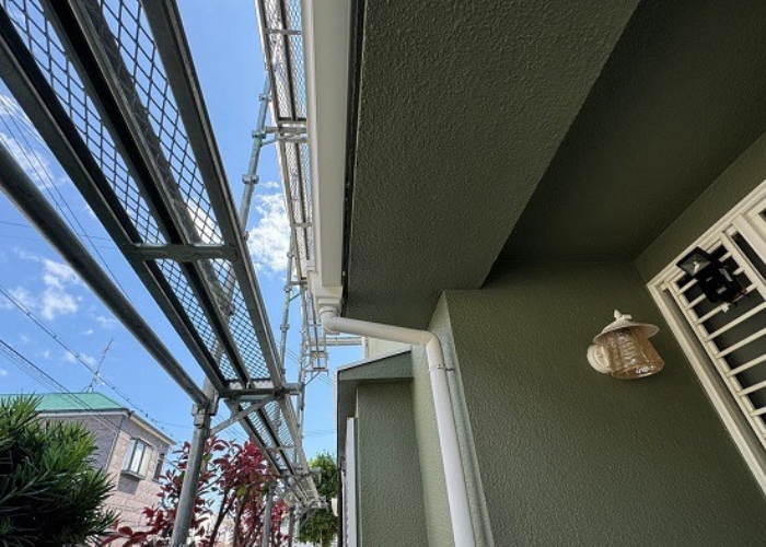 塩ビ鋼板雨樋ＰＣ５０を取り付け