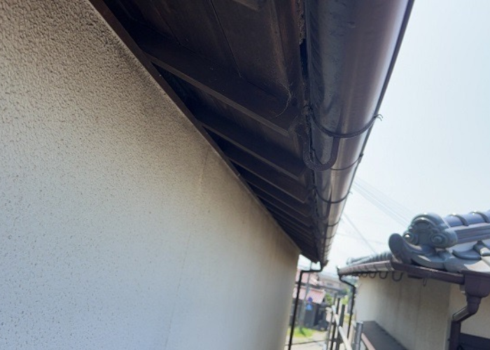 吹田市半丸型の水漏れしている雨遠い交換を行う前の様子