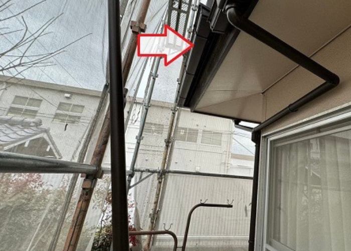 高槻市　雨樋工事として軒樋交換を行った後の様子