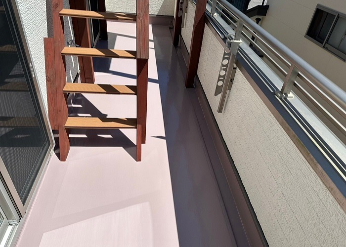 バルコニーへのウレタン防水通気緩衝工法を行った後の様子