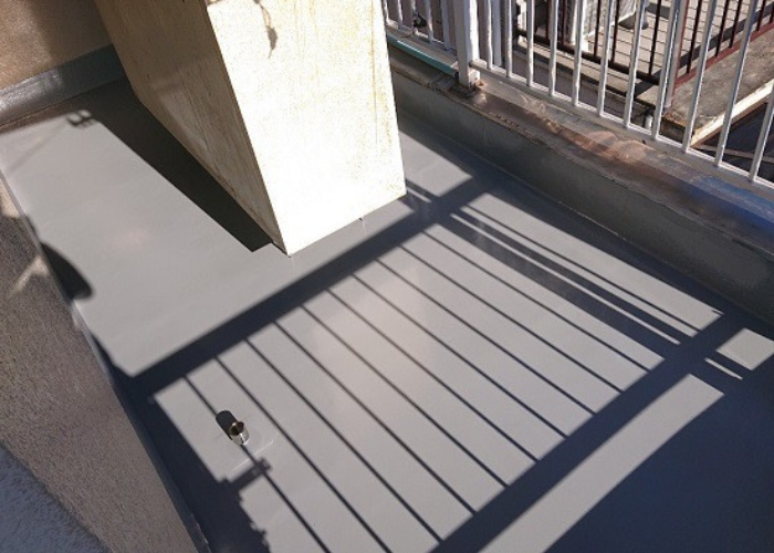 大阪市でバルコニーへの防水工事としてウレタン防水通気緩衝工法を行った後の様子