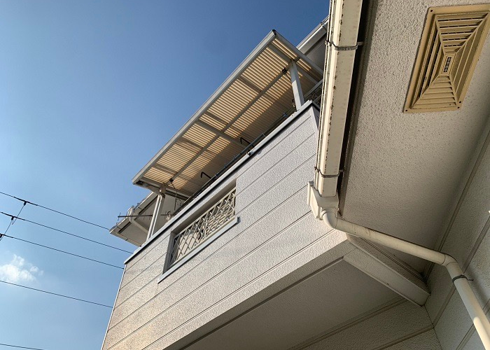 日枚方市での雨樋工事で雨樋を交換する前の様子