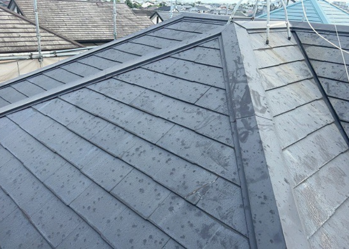 大阪市で棟板金の交換やスレート屋根の差し替えなど部分補修を行う前の様子