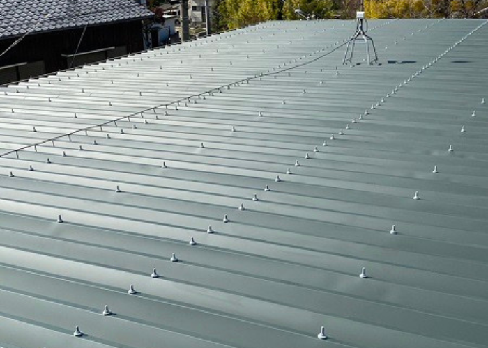 折半屋根へのカバー工法