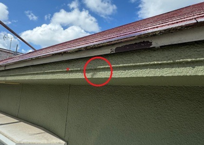 雨樋工事で固定金具を撤去