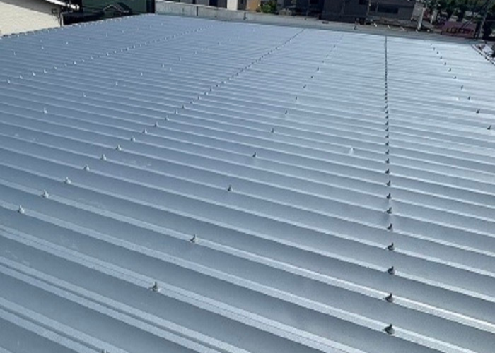 池田市　折板屋根へのカバー工法費用をご紹介する現場の施工後