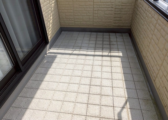 吹田市　大和ハウス戸建てのベランダシート防水を優良業者が貼り換える前の様子