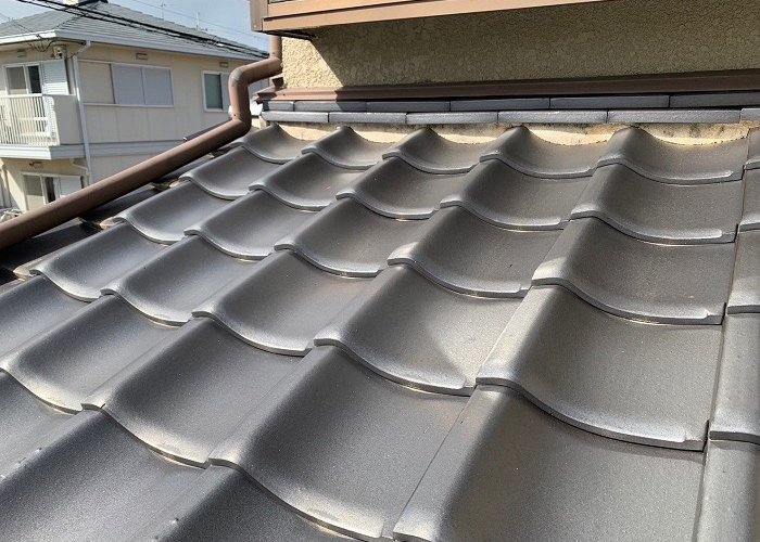 大阪市で雨漏りを解決するために瓦屋根の葺き戻し工事を行う前の様子