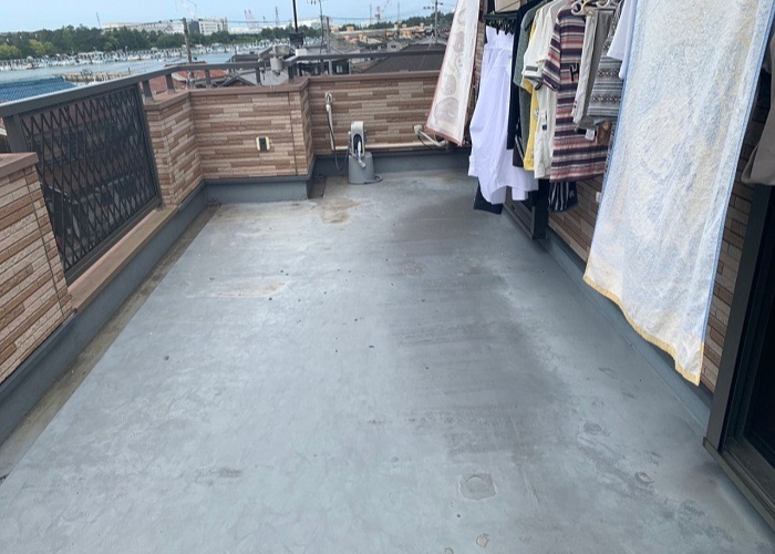 豊中市で膨れに強いバルコニー防水工事を行う前の様子