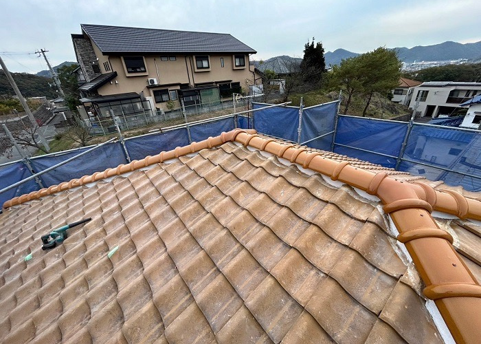 茨木市で強力棟を用いた棟瓦積み替え修理を行った後の様子