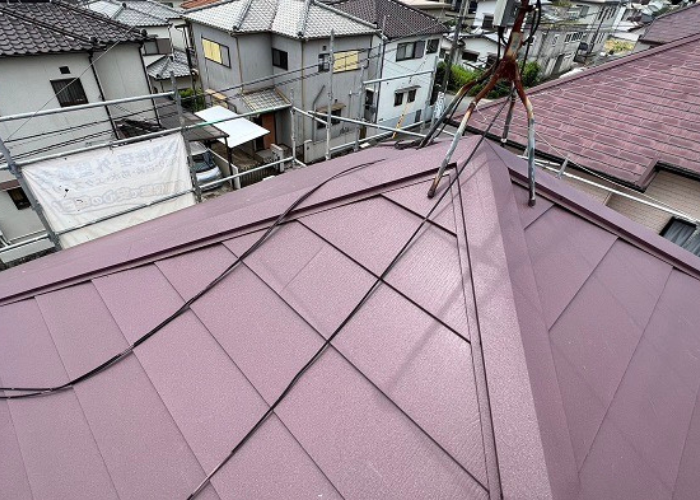 高槻市で屋根重ね葺き工事を行った後のスーパーガルテクト