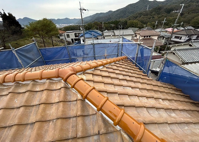 茨木市での棟瓦積み替え完了