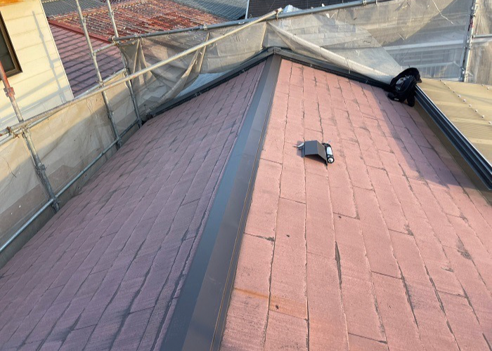 吹田市　棟板金交換で新しい棟板金を取り付けた様子