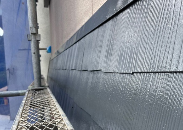 池田市　　庇屋根の部分塗装を行った後の様子