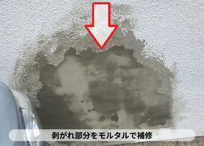 茨木市　剥がれが酷い擁壁塗装工事で下地補修を行っている様子