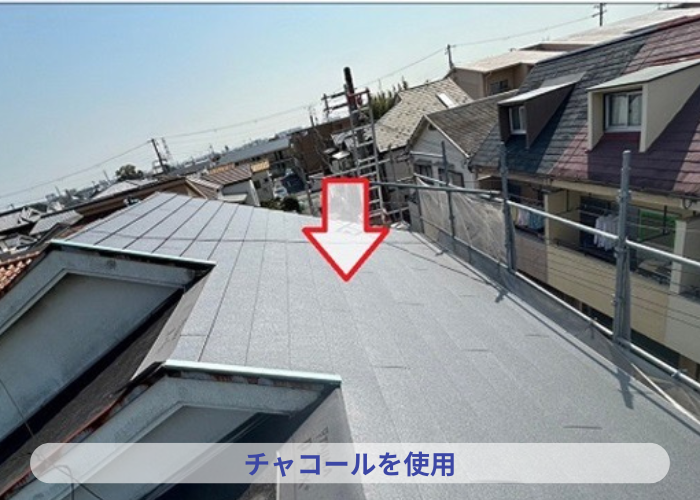 池田市　　雨漏りしている戸建ての部分的な屋根重ね葺き工事でスーパーガルテクトのシェイドチャコールを使用