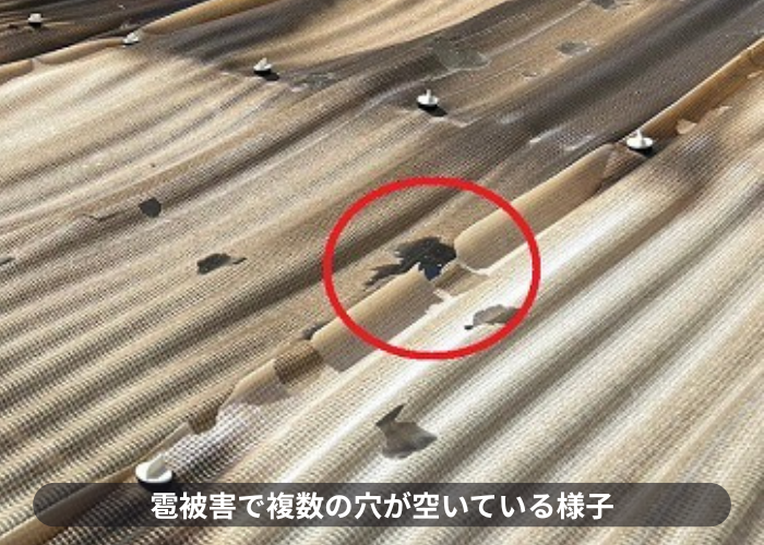 高槻市で2階ベランダ屋根の波板を貼りかえで複数の穴が空いている様子
