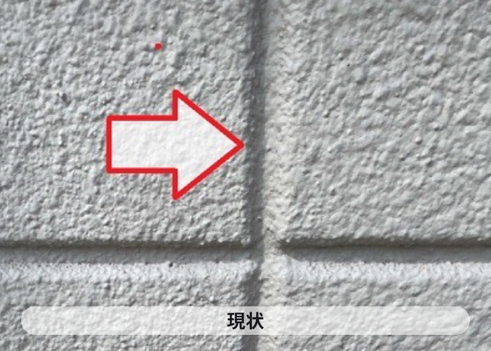 大阪市でのひび割れた外壁ＡＬＣの目地補修を行う前の様子