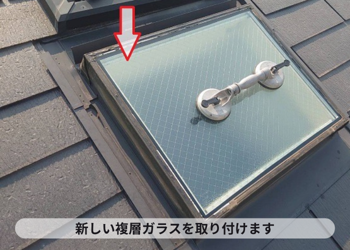 吹田市で天窓のひび割れたガラス交換工事でガラス設置